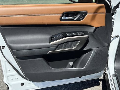 Certified 2025 Nissan Pathfinder Platinum w/ Cargo Package FWD image 20