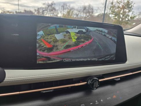 Used 2024 Nissan Ariya FWD image 29