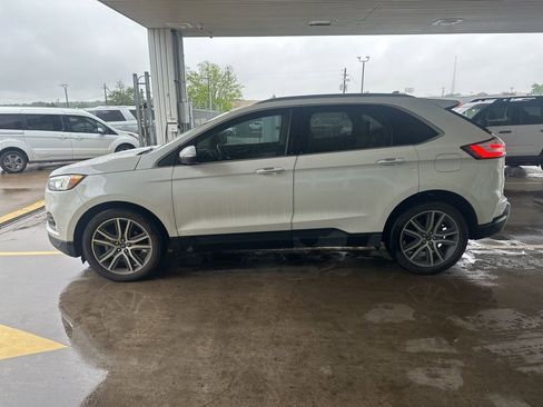 Used 2020 Ford Edge Titanium FWD image 2