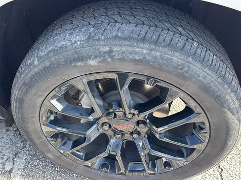 Used 2023 GMC Yukon XL Denali RWD image 9