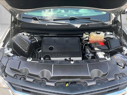 Used 2021 Chevrolet Traverse LS FWD image 11