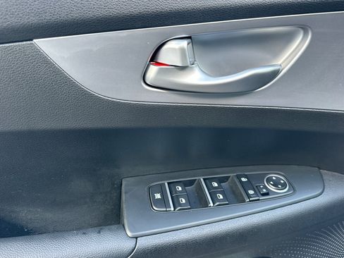 Used 2023 Kia Forte LXS w/ LXS Technology Package image 11