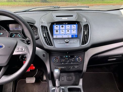 Used 2017 Ford Escape SE w/ Equipment Group 201A image 9