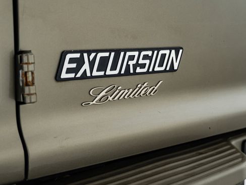 Used 2003 Ford Excursion Limited image 15