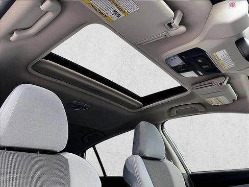 Used 2021 Subaru Crosstrek 2.0i Premium w/ Moonroof Package image 17