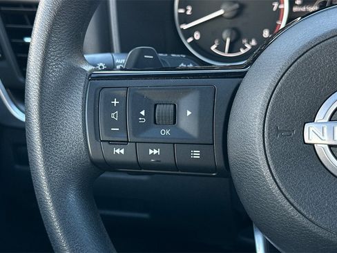 Used 2023 Nissan Rogue SV image 27