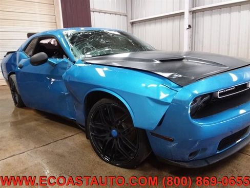 Used 2018 Dodge Challenger SXT image 17