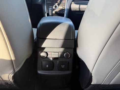 Used 2016 Ford Explorer Platinum image 13