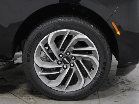 New 2026 Lincoln Navigator L Premier AWD/4WD image 13