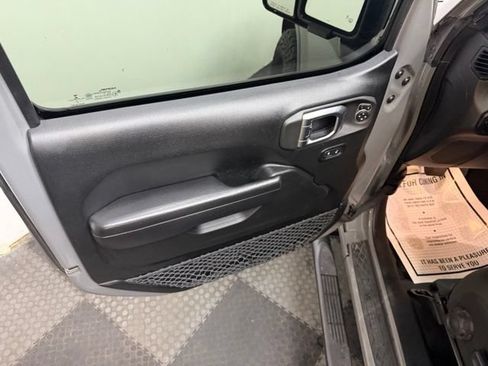 Used 2021 Jeep Gladiator Sport AWD/4WD image 23