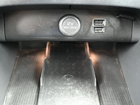 Used 2022 Volvo XC40 T5 R-Design image 73