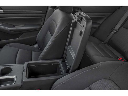 Used 2025 Nissan Altima 2.5 SV FWD image 10