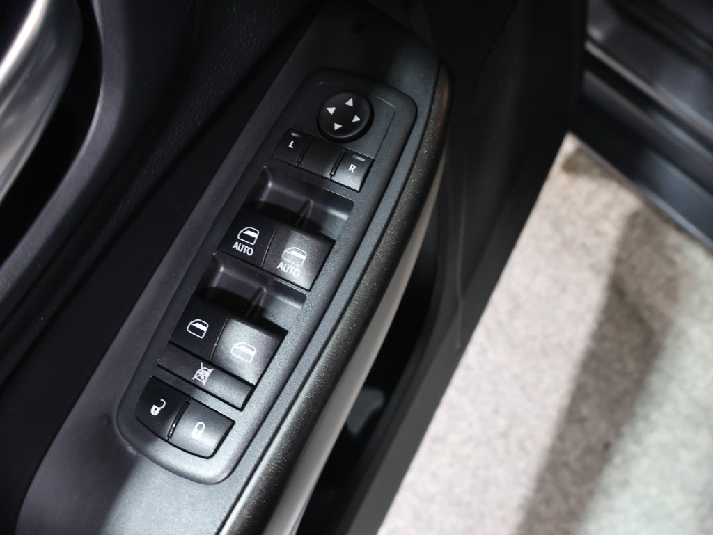 Used 2019 Jeep Cherokee Trailhawk w/ Cold Weather Group AWD/4WD image 14
