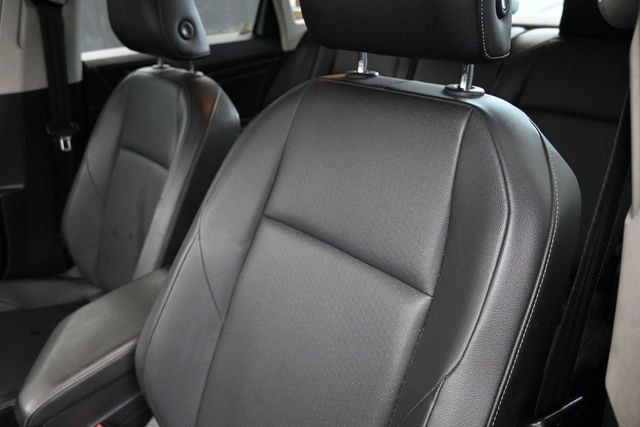 Used 2019 Volkswagen Jetta SE w/ Cold Weather Package FWD image 16