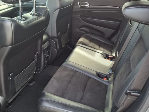 Used 2020 Jeep Grand Cherokee Altitude RWD image 20