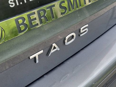 Used 2022 Volkswagen Taos SE FWD image 6