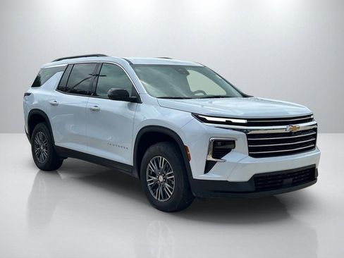 Used 2026 Chevrolet Traverse LT w/ LPO, Floor Liner Package FWD image 3