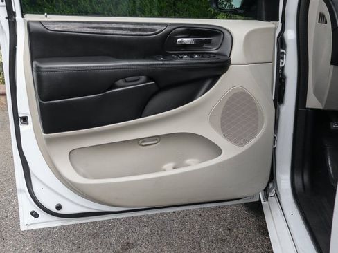 Used 2019 Dodge Grand Caravan SE image 14