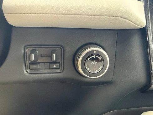 Used 2025 Lincoln Navigator Reserve AWD/4WD image 31