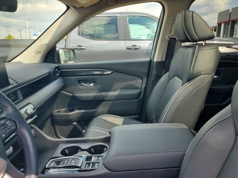 Used 2025 Honda Pilot Elite image 10