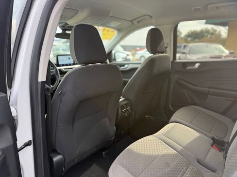 Used 2021 Ford Escape SE image 12