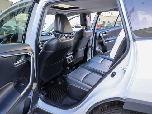 Used 2021 Toyota RAV4 XLE Premium FWD image 33
