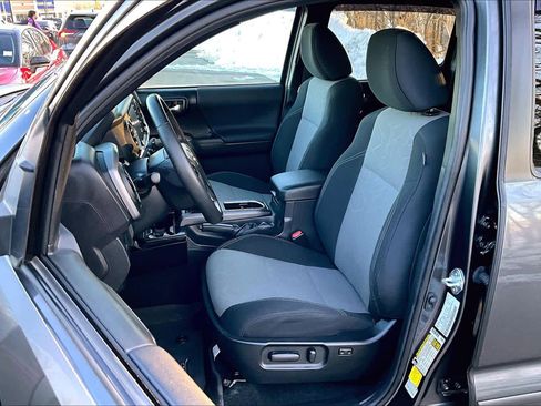 Used 2023 Toyota Tacoma TRD Off-Road image 9