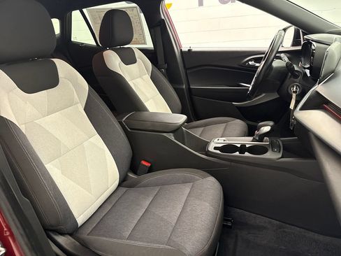Used 2024 Chevrolet Trax RS FWD image 28