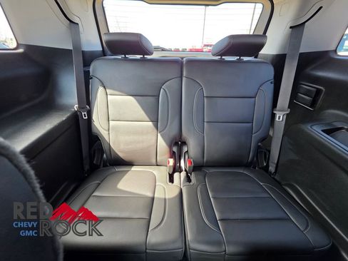 Used 2023 GMC Acadia SLT w/ Technology Package AWD/4WD image 17