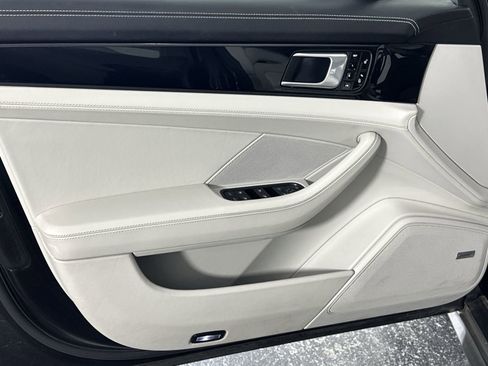 Used 2018 Porsche Panamera 4 image 33