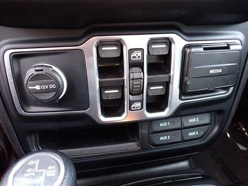 Used 2024 Jeep Wrangler Unlimited w/ Technology Group AWD/4WD image 18