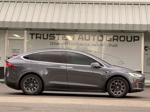 Used 2018 Tesla Model X 100D AWD/4WD image 4