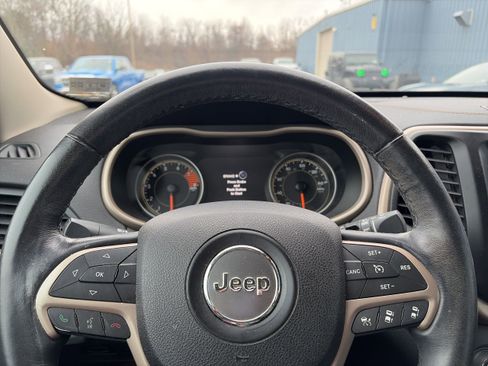 Used 2016 Jeep Cherokee Limited w/ Technology Group image 12