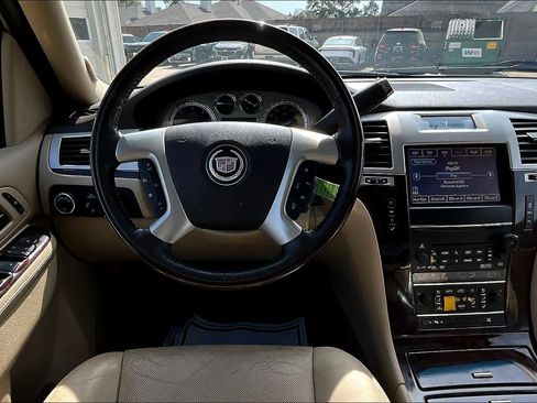 Used 2012 Cadillac Escalade Premium image 5