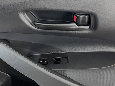 Used 2025 Toyota Corolla LE FWD image 31