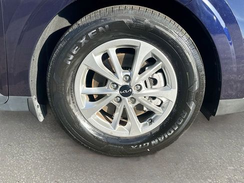 Certified 2024 Kia Carnival LX image 29