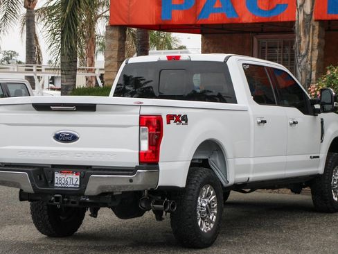 Used 2018 Ford F250 XLT w/ XLT Premium Package image 12