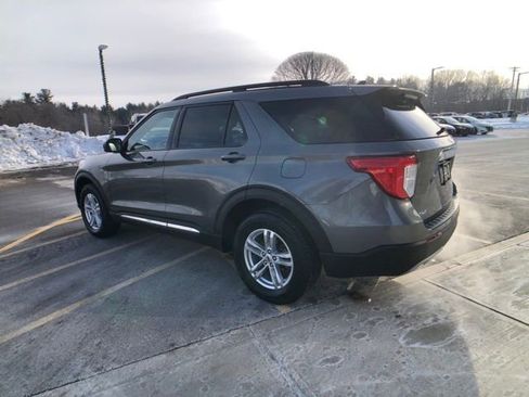 Used 2023 Ford Explorer XLT w/ Equipment Group 202A image 4