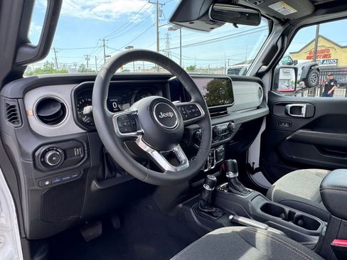 Certified 2025 Jeep Wrangler Unlimited Sahara AWD/4WD image 12