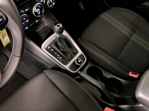 Used 2022 Hyundai Venue SEL image 17