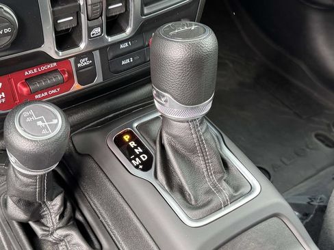 Used 2025 Jeep Gladiator Sport AWD/4WD image 20