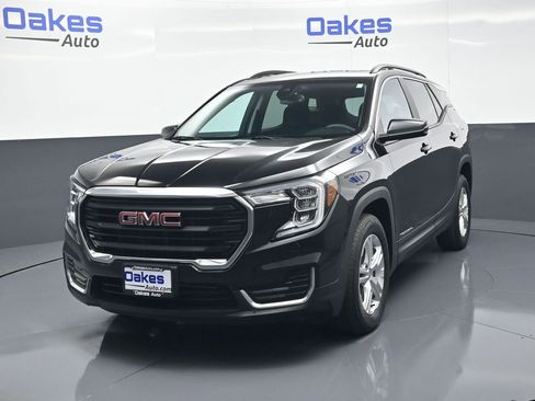 Used 2023 GMC Terrain SLE w/ Driver Convenience Package image 4
