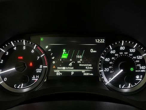 Used 2023 Toyota Highlander LE AWD/4WD image 19