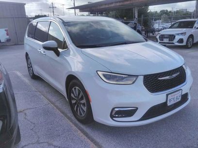 Used 2023 Chrysler Pacifica Touring-L