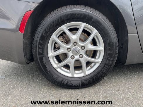 Used 2023 Chrysler Pacifica Touring-L FWD image 24
