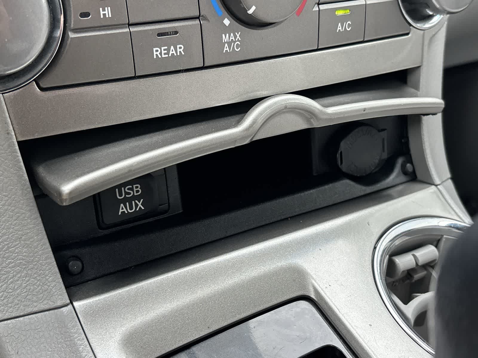 Used 2013 Toyota Highlander 4WD w/ Cold Weather Pkg image 23