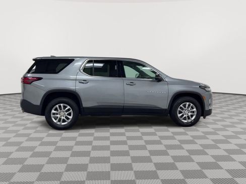 Used 2023 Chevrolet Traverse LS image 9