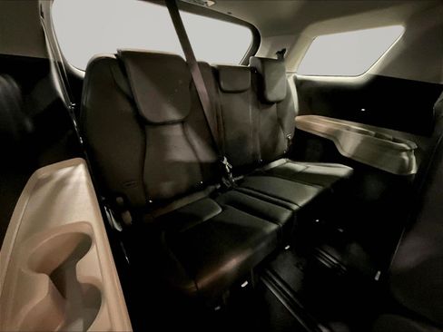Used 2024 Kia Carnival LX FWD image 26