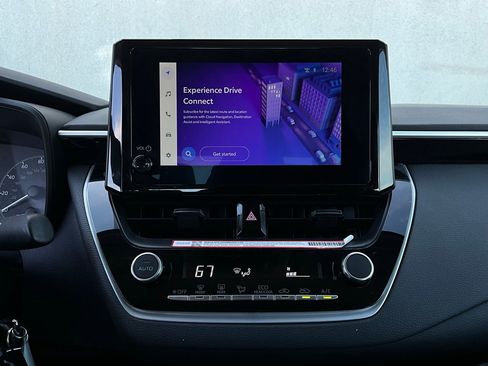 Used 2025 Toyota Corolla LE image 23