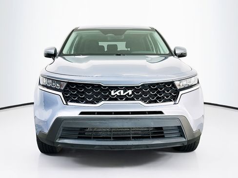 Used 2023 Kia Sorento LX image 2